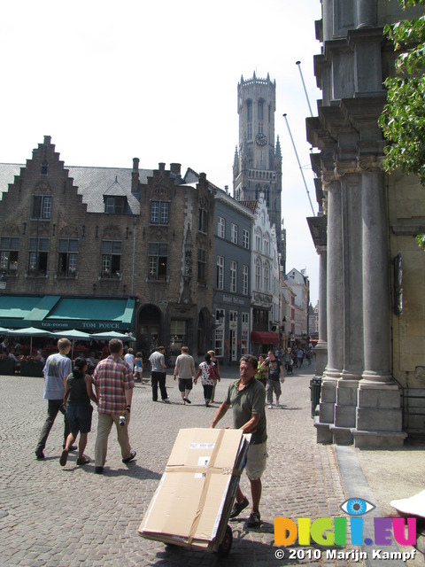 SX15563 People on Burg in Brugge